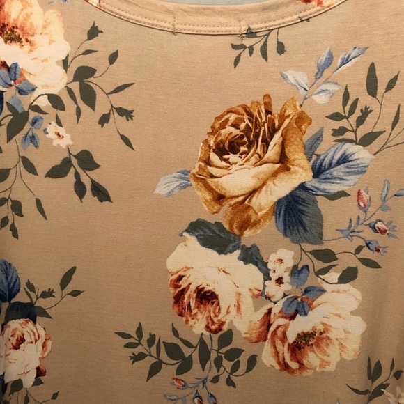 🔵 1 Large Left!! 🔵 Tan floral peplum top - Picture 7 of 8